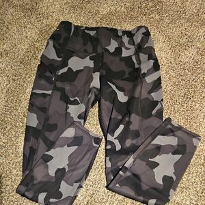 Athleta Women's Camo Workout Leggings (3/4 Length)
